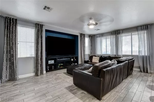 Henderson, NV 89012,190 Mount Saint Helens DR