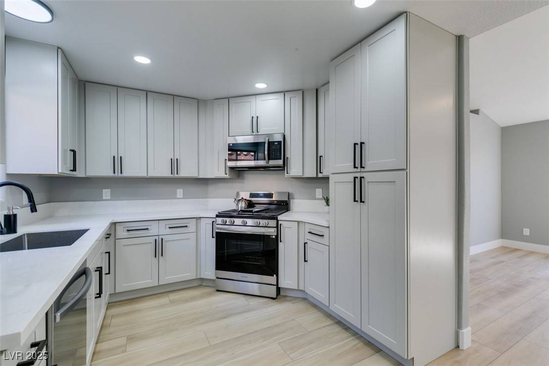 708 Sarajane LN,  Las Vegas,  NV 89107