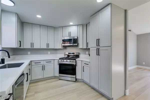 708 Sarajane LN,  Las Vegas,  NV 89107
