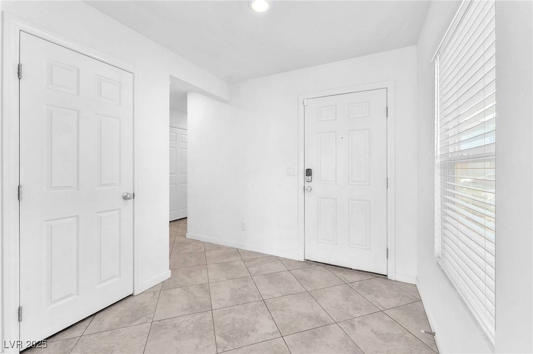 Las Vegas, NV 89113,8106 Guadiano AVE