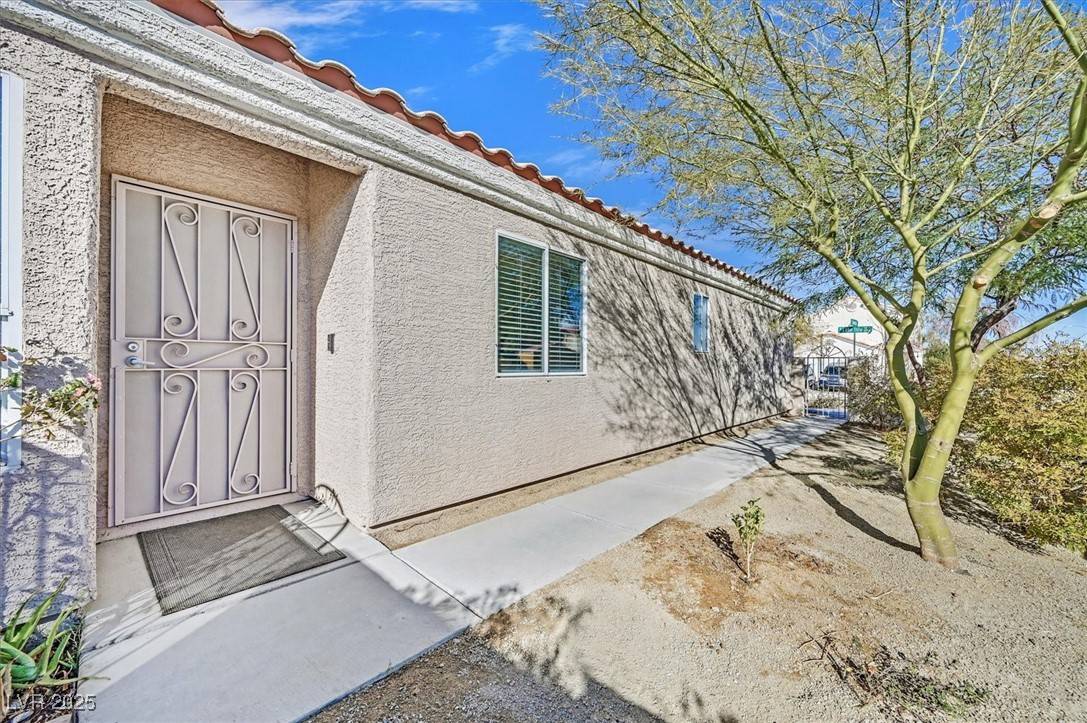 Las Vegas, NV 89145,8201 Lake Isle CT