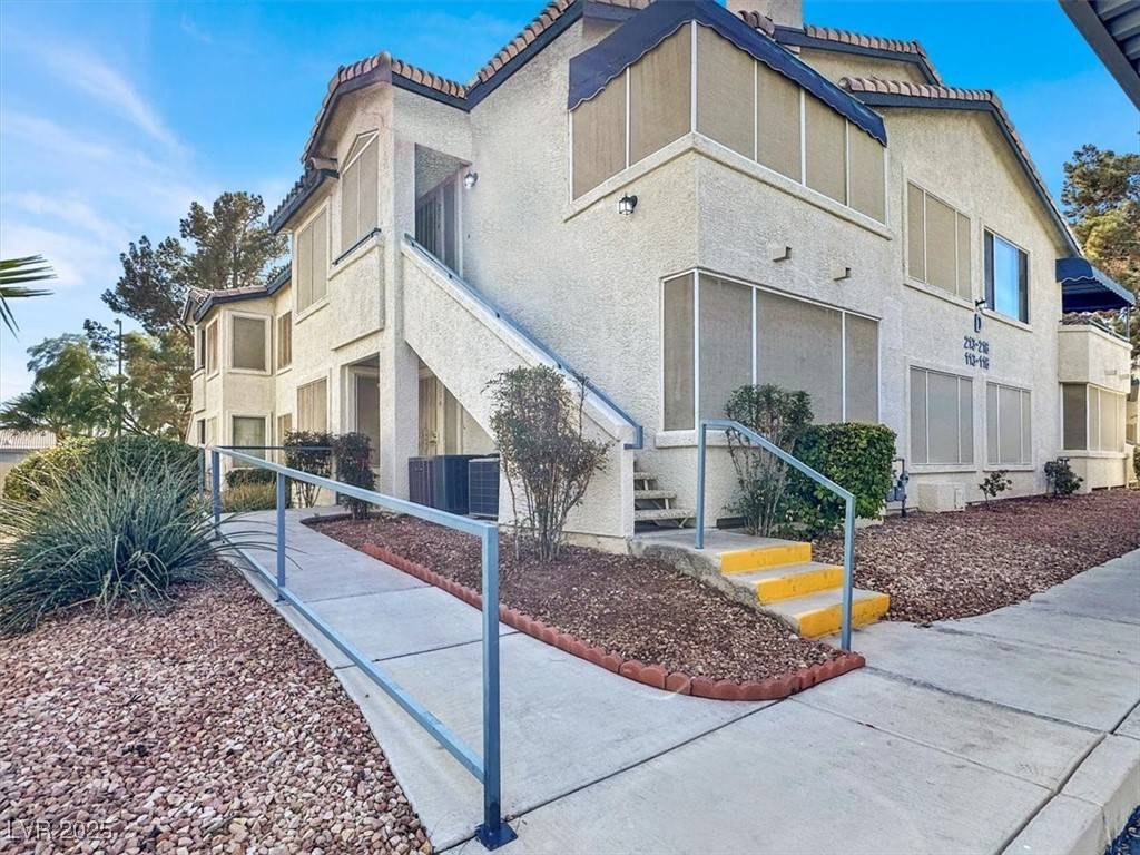 Las Vegas, NV 89120,3425 E Russell RD #114