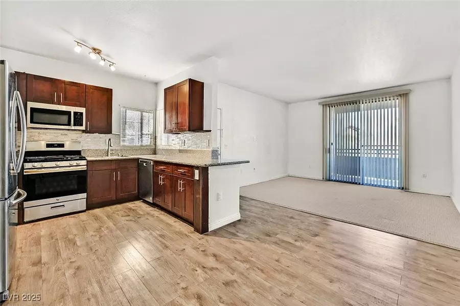 1830 N Buffalo DR #2106, Las Vegas, NV 89128