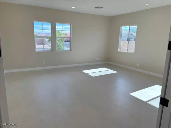 Las Vegas, NV 89139,5476 Middleton Falls AVE