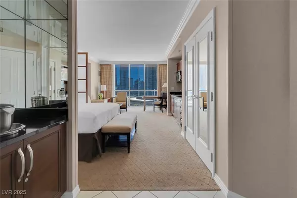 Las Vegas, NV 89109,125 E HARMON AVE #809