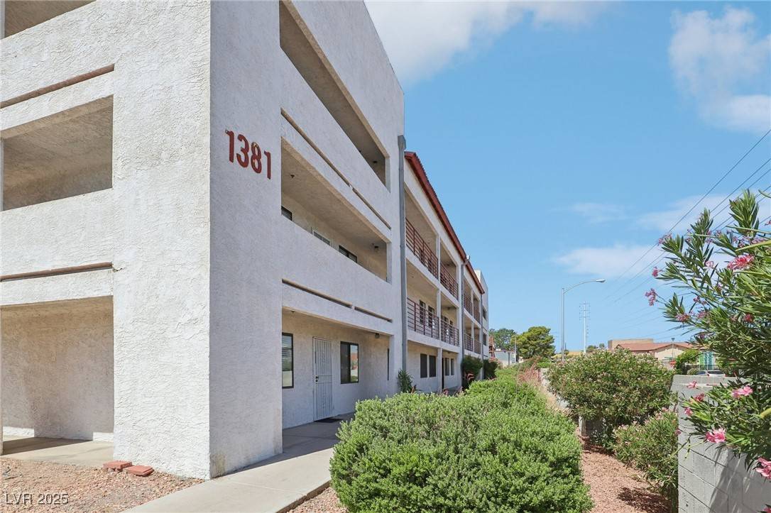Las Vegas, NV 89119,1381 E University AVE #301