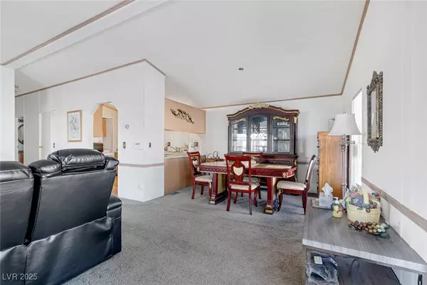 Las Vegas, NV 89103,5141 Royal DR