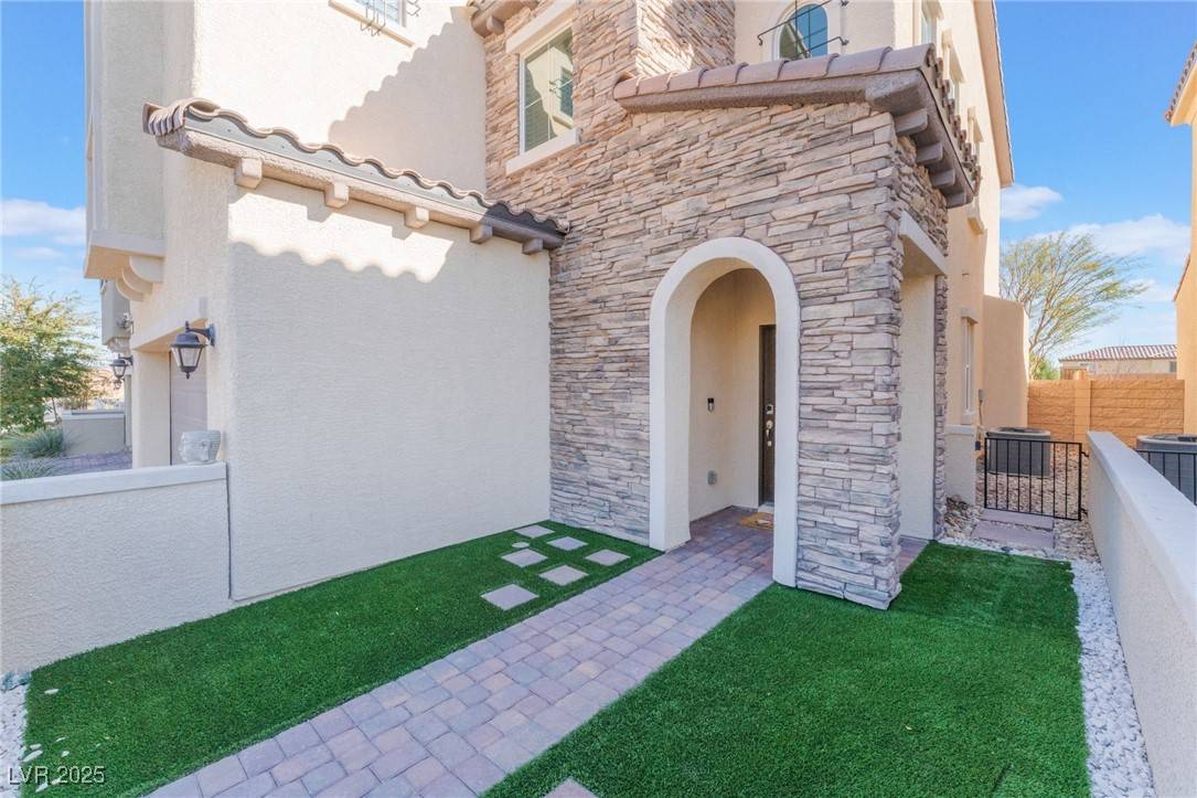 Las Vegas, NV 89166,8042 Skye Bridge ST
