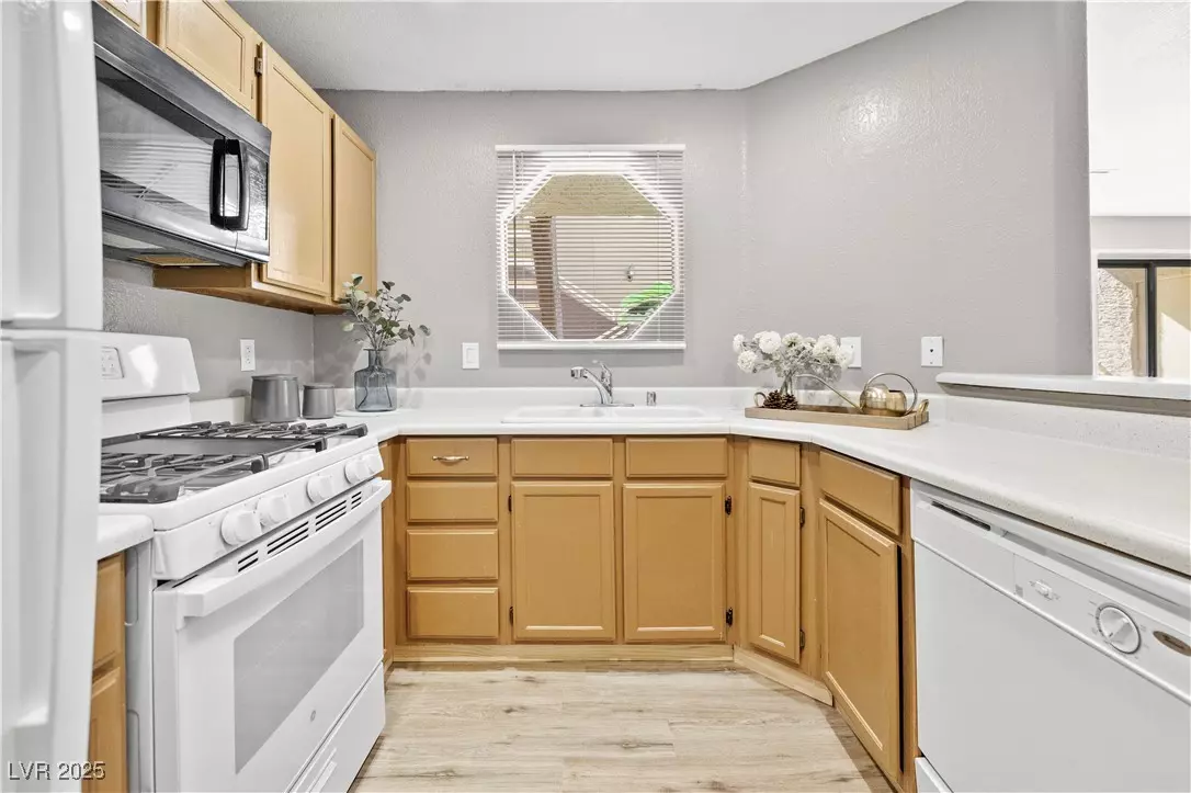 Las Vegas, NV 89118,5002 S Rainbow BLVD #101