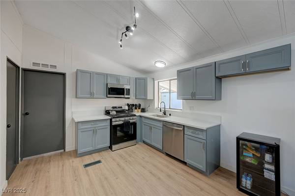 3354 Ewa Beach DR, Las Vegas, NV 89122