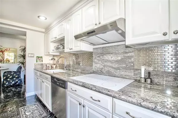 Las Vegas, NV 89169,730 S Royal Crest CIR #424