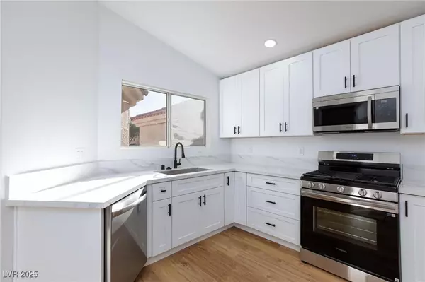 Las Vegas, NV 89145,7812 Settlers Ridge LN