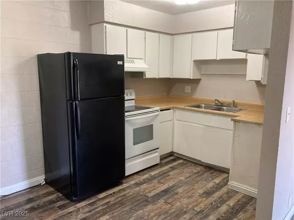 Las Vegas, NV 89169,575 S Royal Crest CIR #13