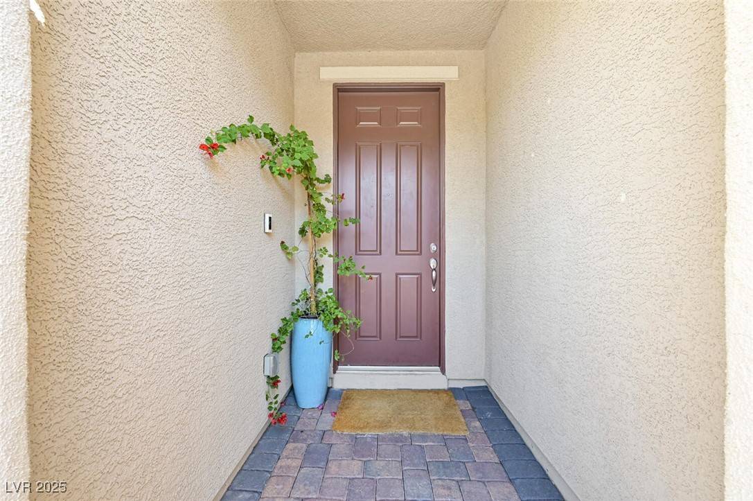 Las Vegas, NV 89148,746 Royal Course CT