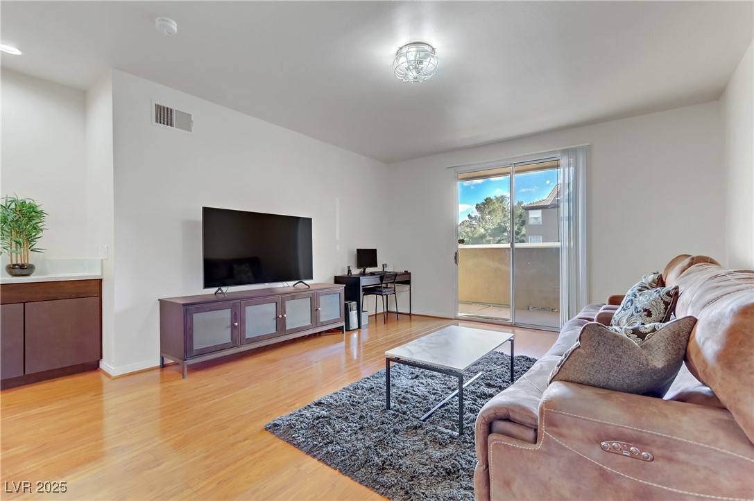 Henderson, NV 89012,231 W Horizon Ridge Pkwy #2413