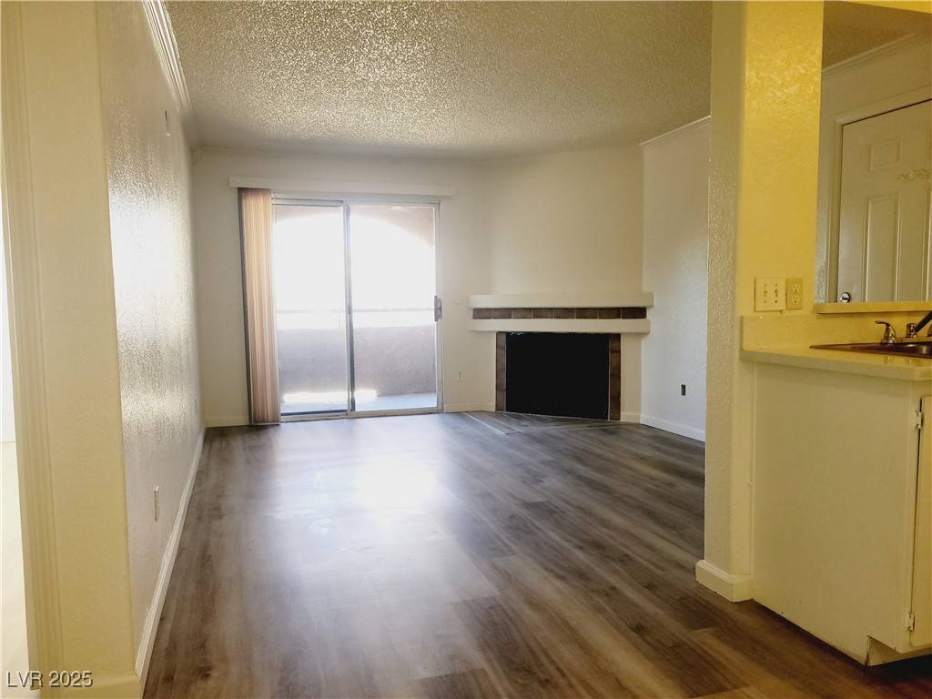 Las Vegas, NV 89107,221 Mission Newport LN #208