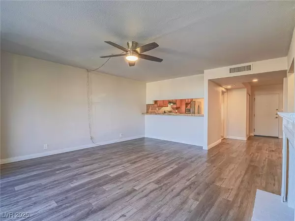 Las Vegas, NV 89169,725 N Royal Crest CIR #213