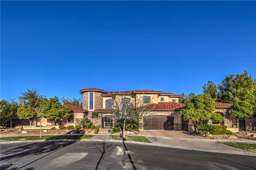 6 Fire Rock CT, Las Vegas, NV 89141