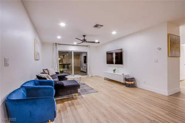 Las Vegas, NV 89121,3057 Downing PL