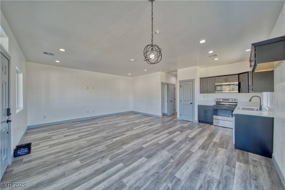 Pahrump, NV 89048,388 E Erin ST #4