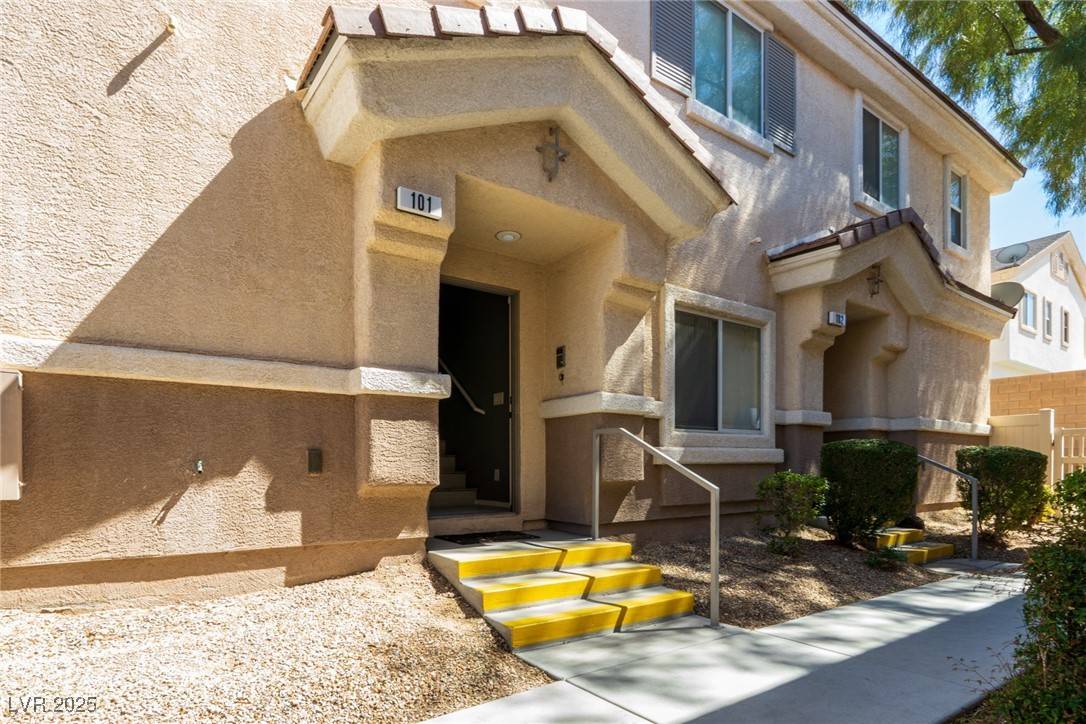 Las Vegas, NV 89122,6493 Za Zu Pitts AVE #101