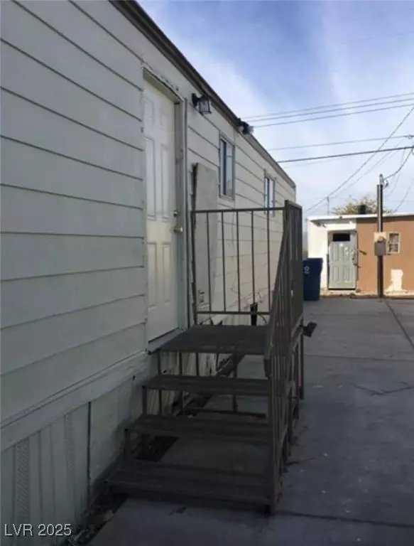 Las Vegas, NV 89156,6080 GREAT SMOKY AVE