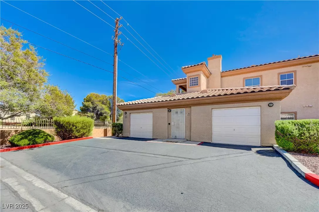 Las Vegas, NV 89108,6701 Dorita AVE #202