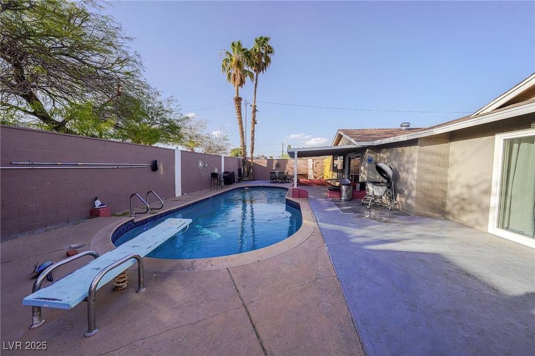 Las Vegas, NV 89119,5433 Londonderry ST