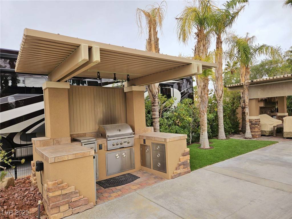 Las Vegas, NV 89139,8175 Arville ST #72