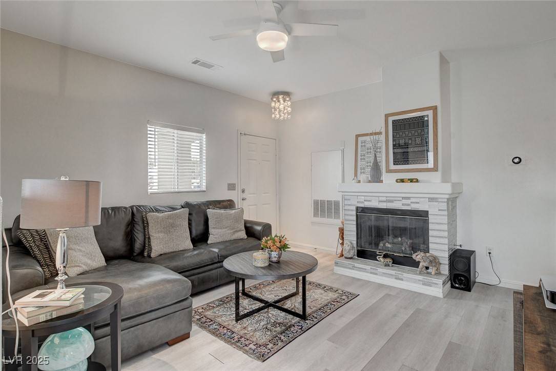 Las Vegas, NV 89144,1401 Red Crest LN #201