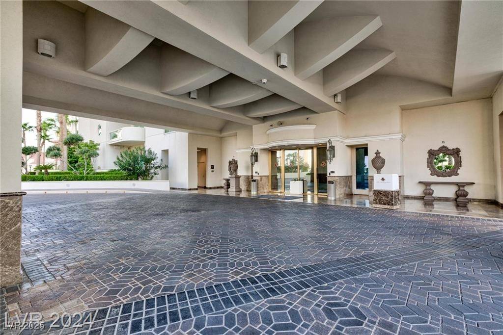 Las Vegas, NV 89109,2747 Paradise RD #1706