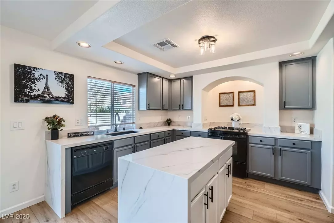 Henderson, NV 89052,830 Beartooth Falls CT