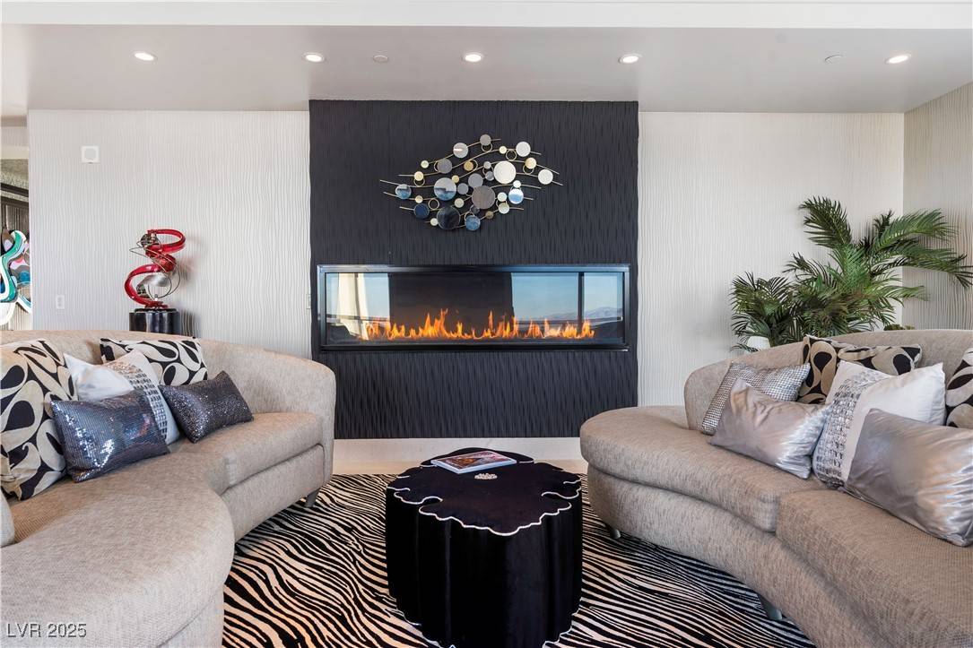 Las Vegas, NV 89102,200 W Sahara AVE #4101
