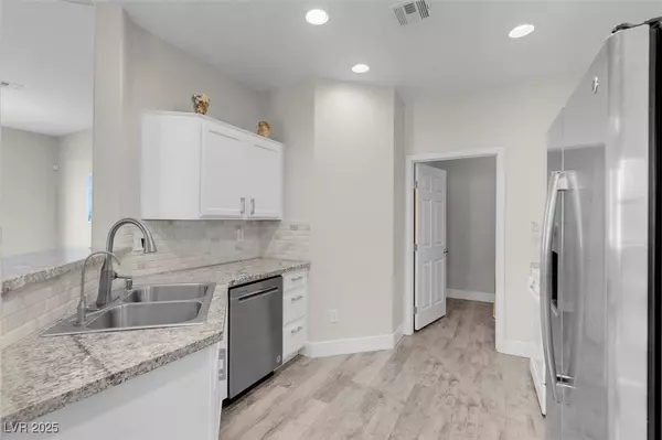 Las Vegas, NV 89129,3975 N Hualapai WAY #235