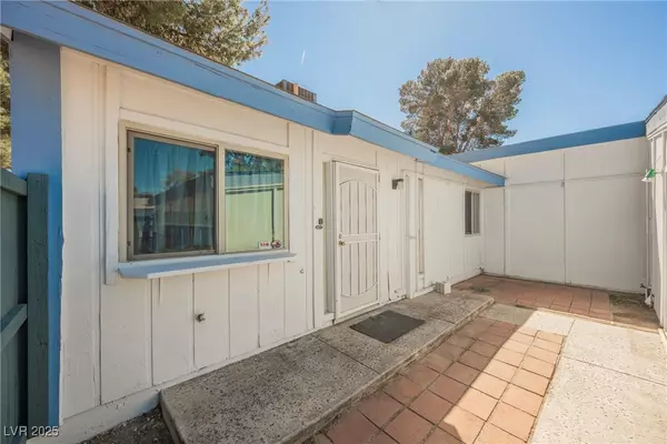 Las Vegas, NV 89121,4032 Great Plains WAY