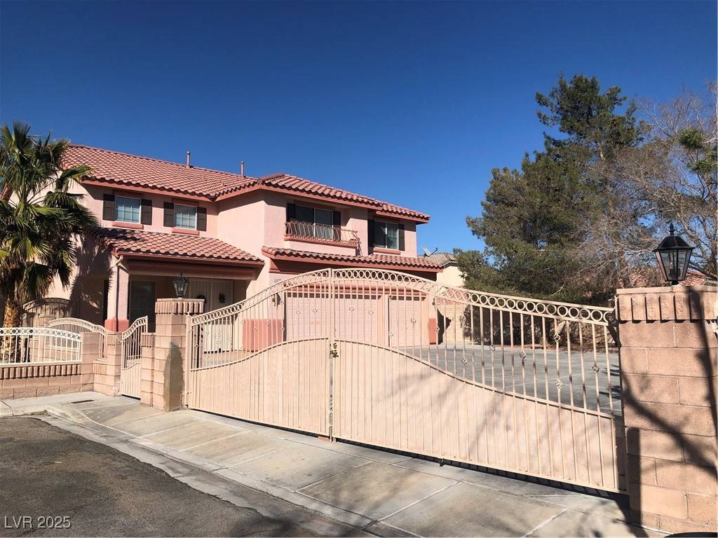 Las Vegas, NV 89117,8122 Delphi CT