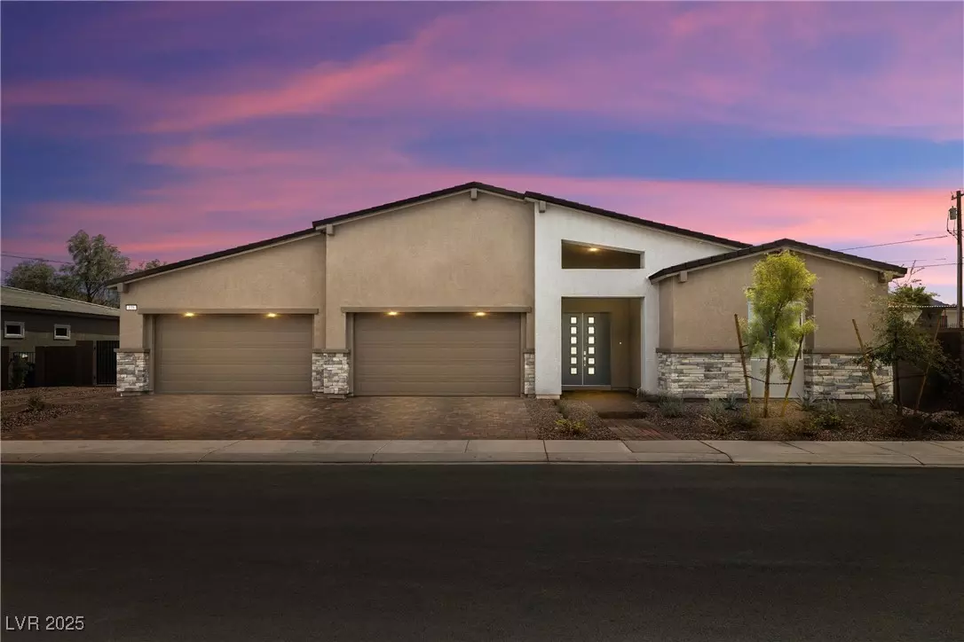 Henderson, NV 89015,135 Barnett Crest CT