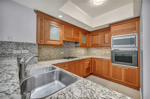Las Vegas, NV 89109,2777 Paradise RD #301