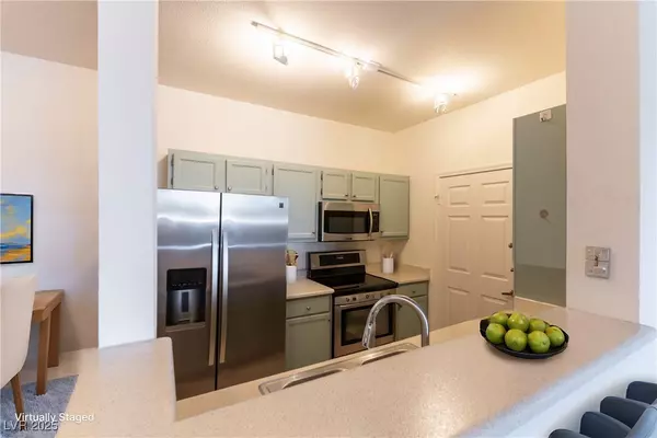 Henderson, NV 89012,231 W Horizon Ridge Pkwy #1011