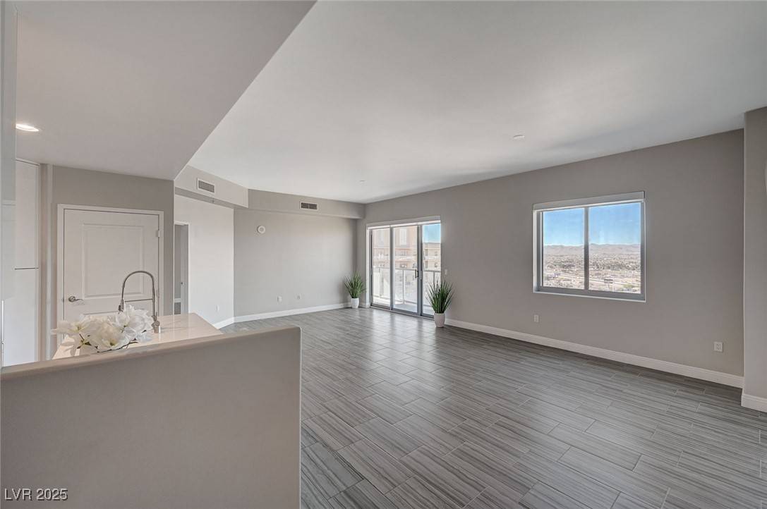 8255 S Las Vegas BLVD #2004, Las Vegas, NV 89123