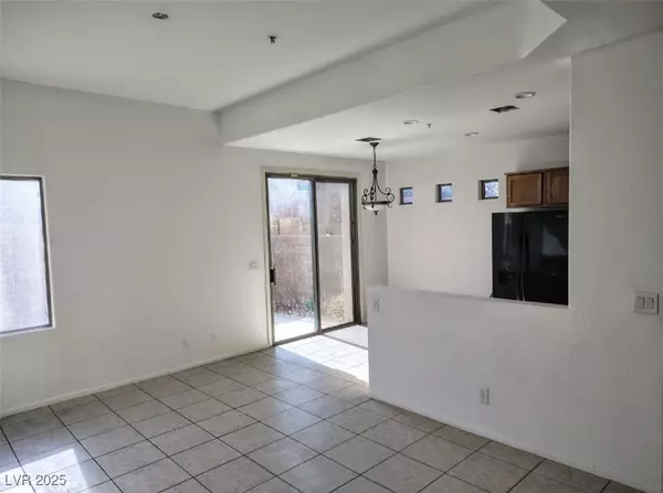 Las Vegas, NV 89143,8301 Strawberry Spring ST