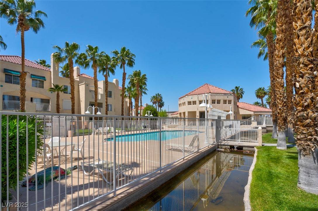 Las Vegas, NV 89118,5000 Red Rock ST #241