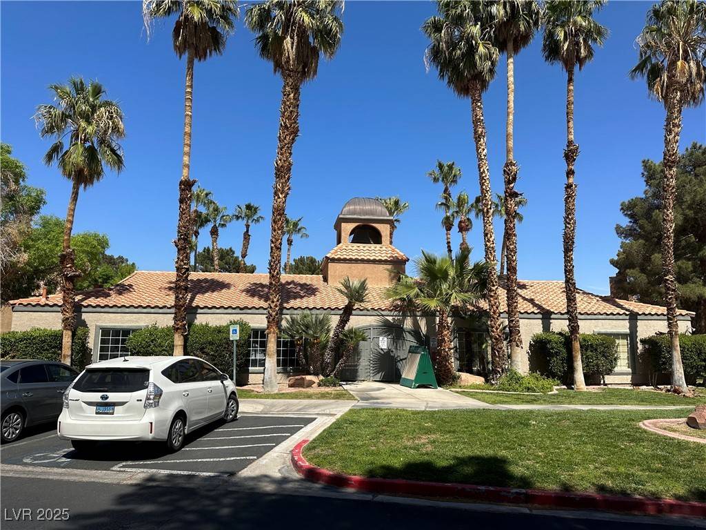 Las Vegas, NV 89107,5220 Mission Carmel LN #103