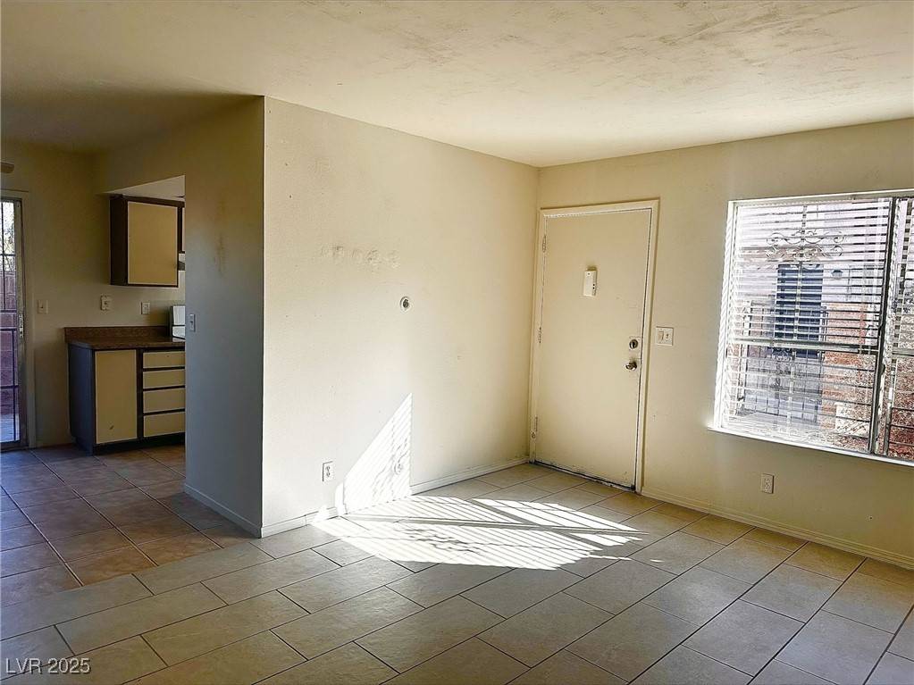 Las Vegas, NV 89119,4338 Caliente ST #15