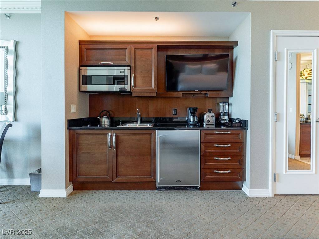 Las Vegas, NV 89109,135 E Harmon AVE #2104