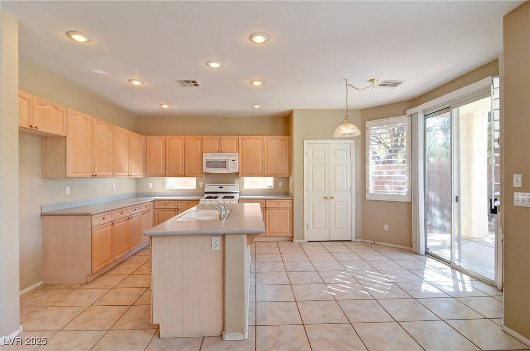 Henderson, NV 89052,917 Sir Winston ST