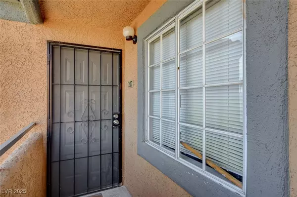 Las Vegas, NV 89107,220 Mission Catalina LN #207