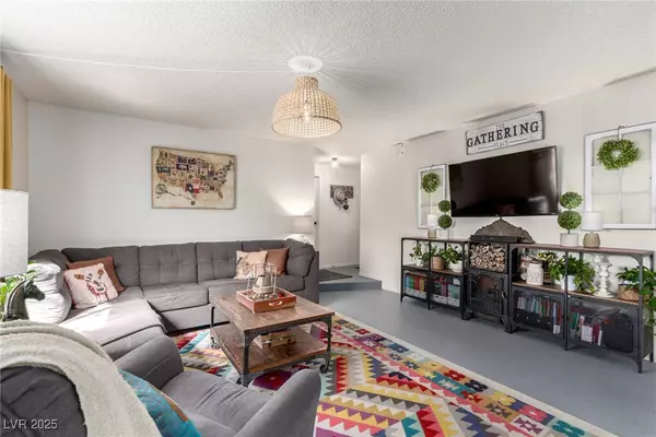 Henderson, NV 89015,432 Bottle Brush WAY