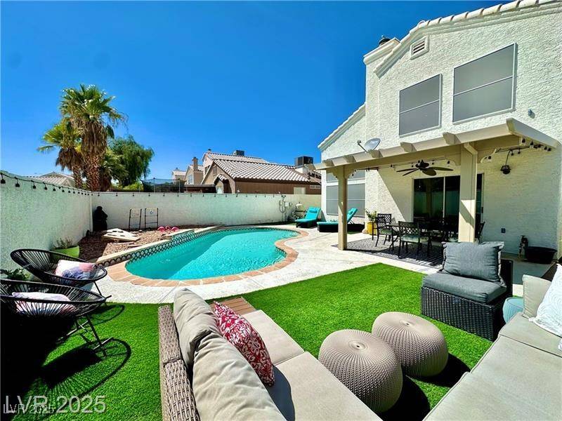 Las Vegas, NV 89128,8233 Hydra LN
