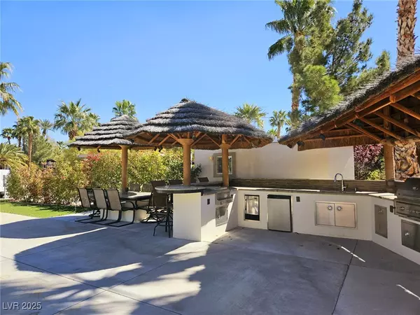 Las Vegas, NV 89139,8175 Arville ST #338